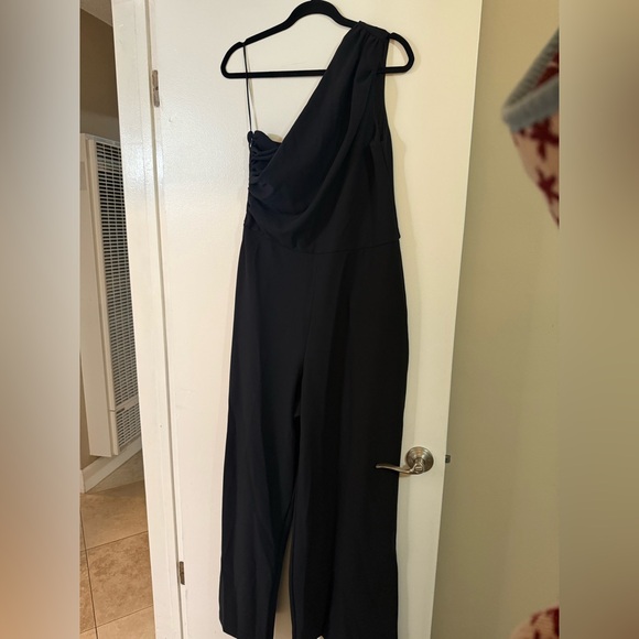Abercrombie & Fitch Black One-Shoulder Jumpsuit - Picture 1 of 3